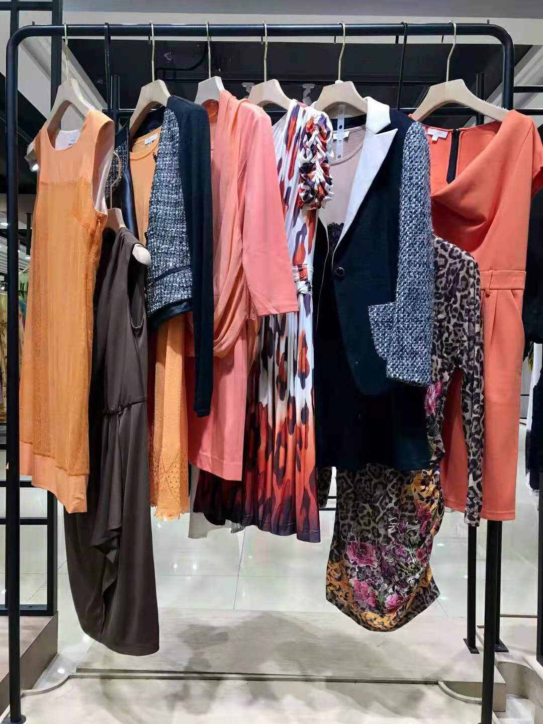 宜姿蘭娜21秋直播品牌折扣女裝批發(fā)一手貨源