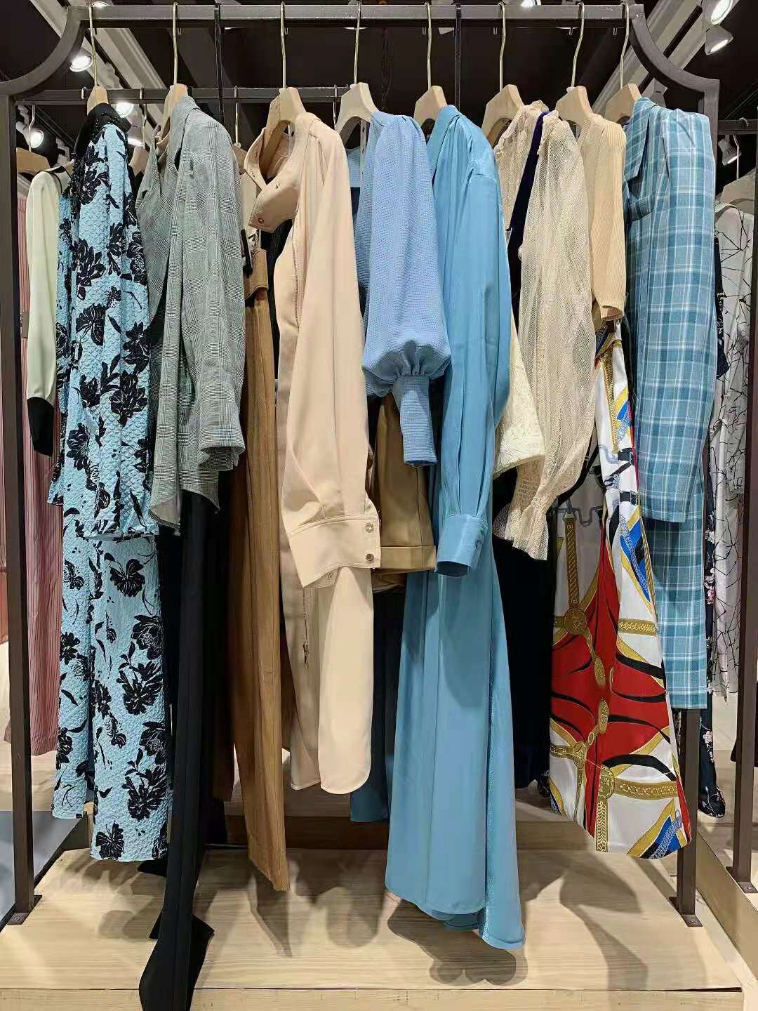 深圳設(shè)計(jì)師品牌【AWANA】21秋淘寶直播貨源供應(yīng)商