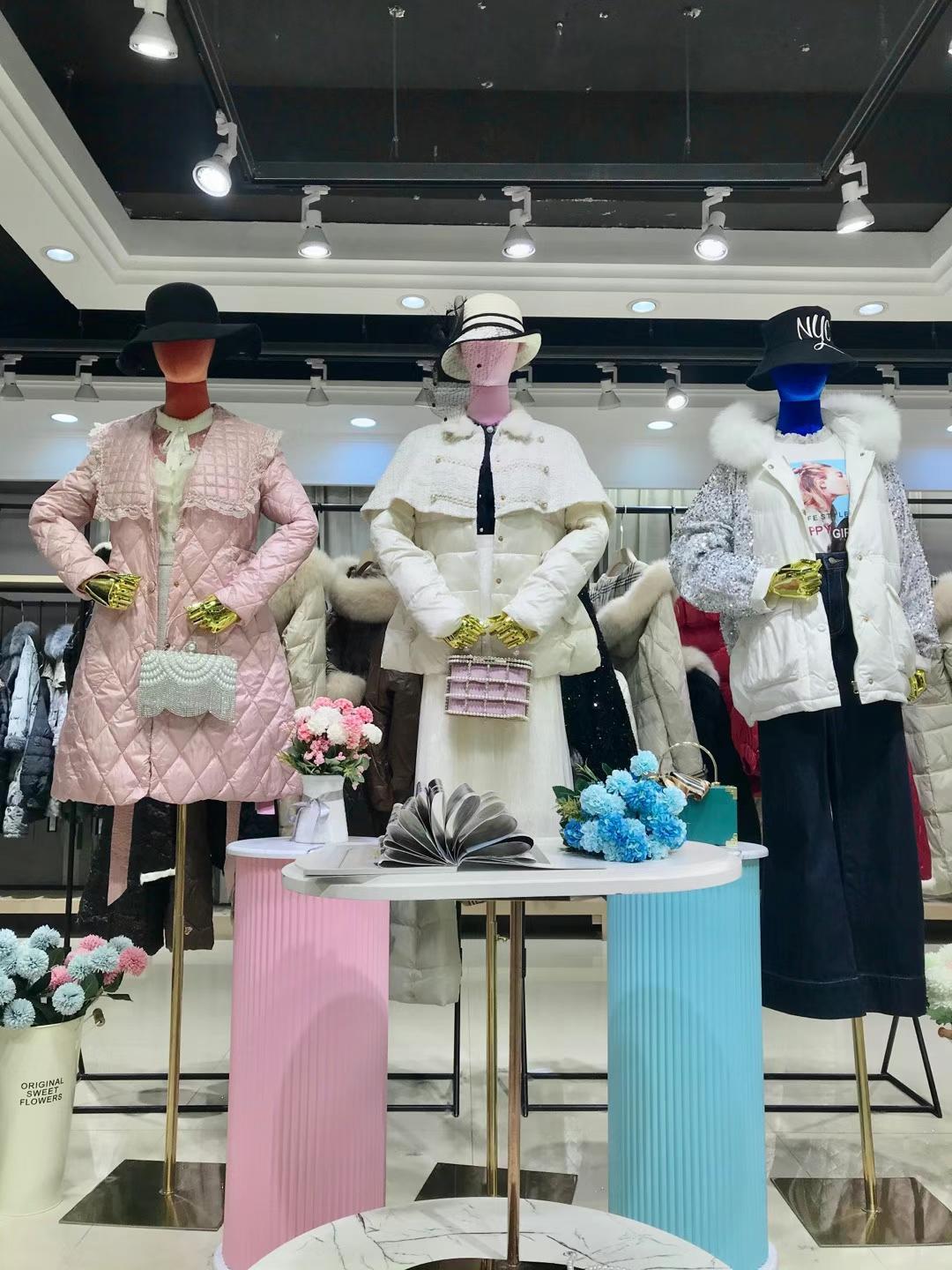 輕奢品牌DG21冬羽絨服小香風(fēng)系列女裝庫(kù)存尾貨批發(fā)網(wǎng)