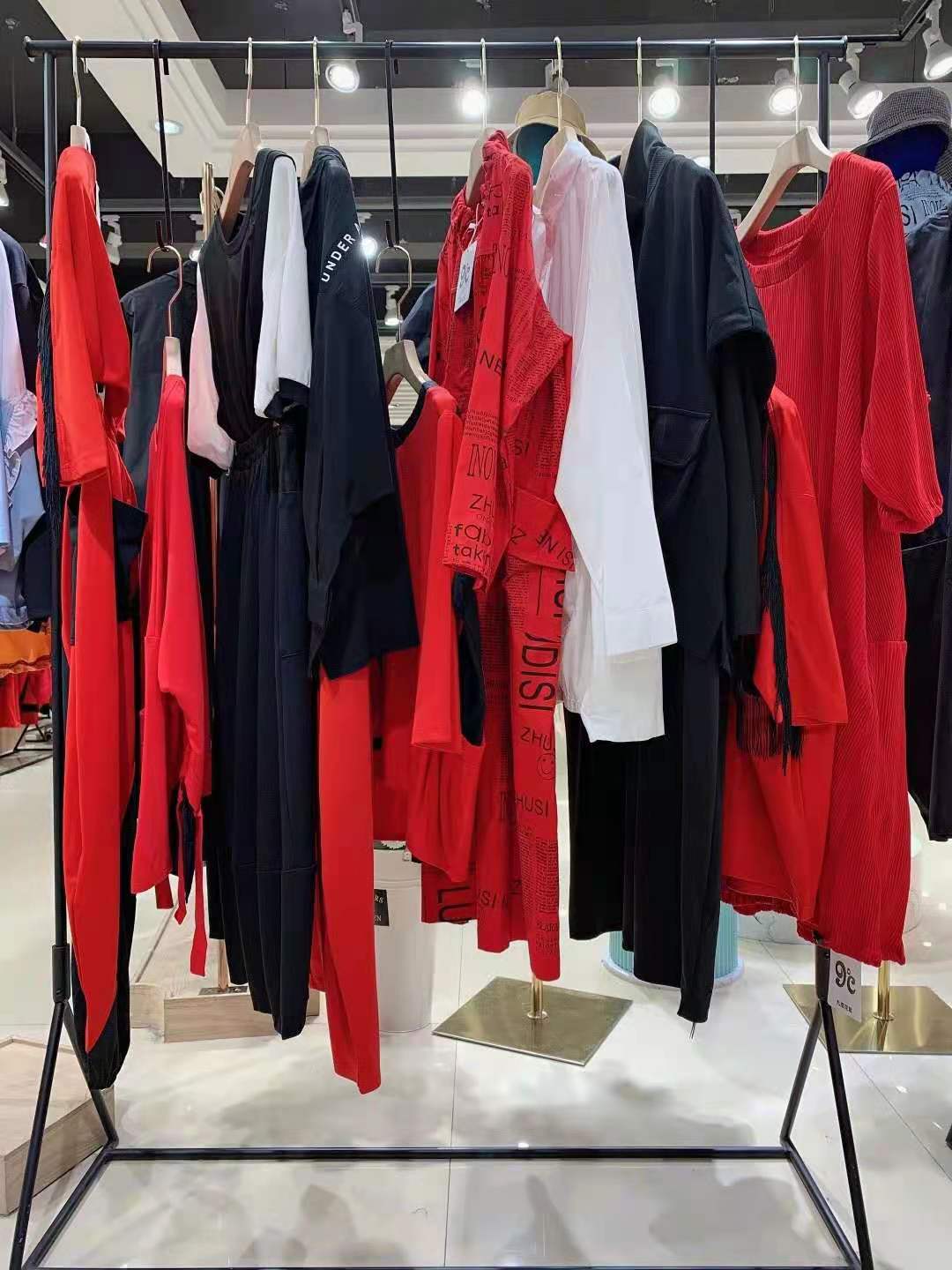 意大利女裝九度花絮2021秋冬女裝折扣庫(kù)存批發(fā)渠道