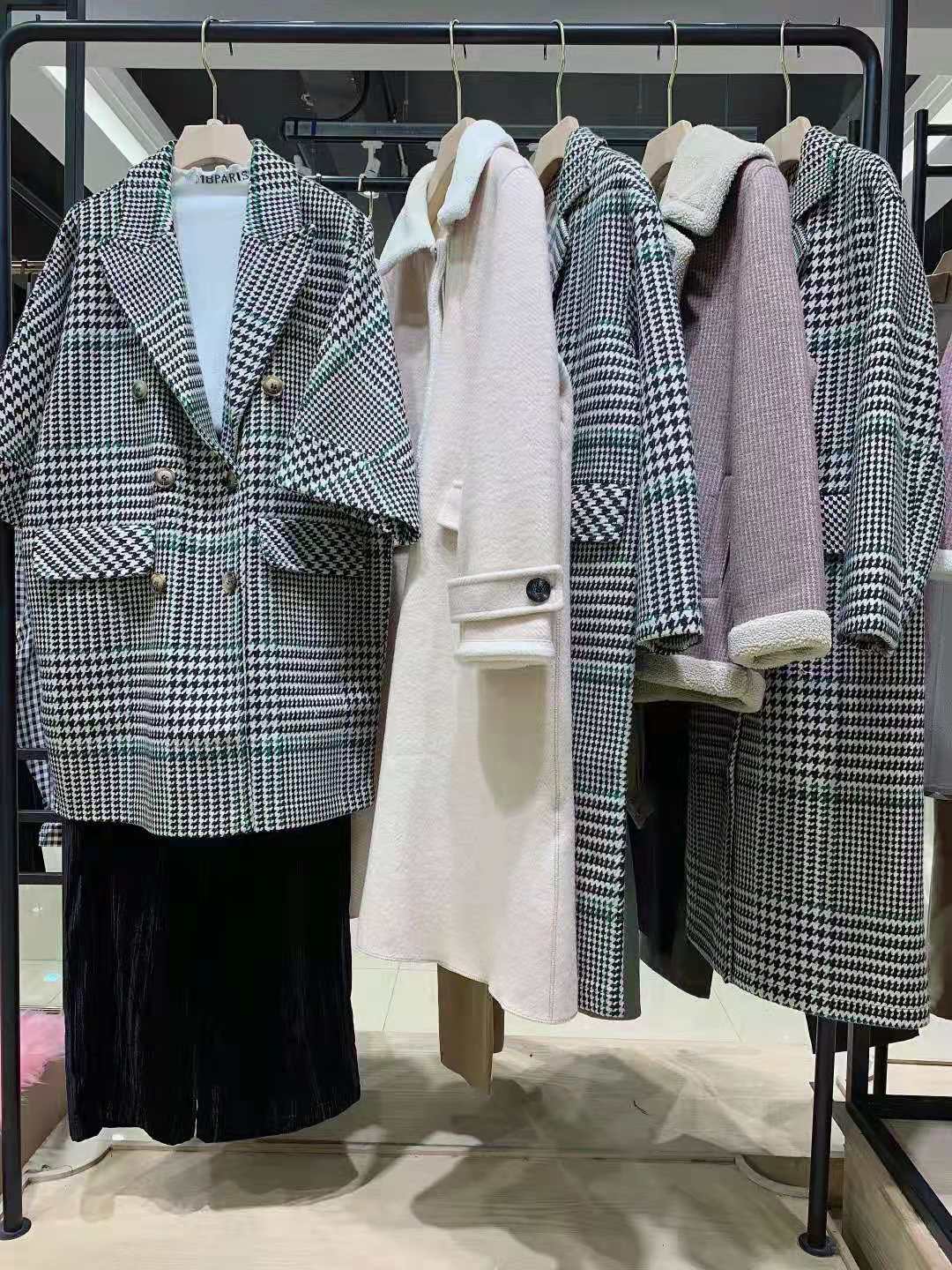 品牌女裝小香風(fēng)大衣2021秋冬折扣女裝尾貨貨源批發(fā)供應(yīng)商