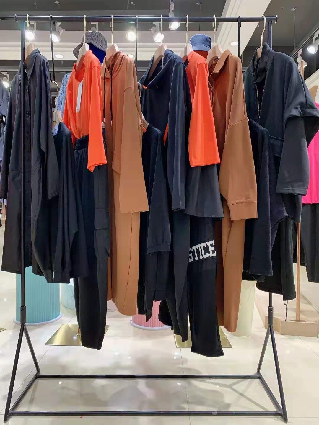 意大利女裝九度花絮2021秋冬女裝折扣庫(kù)存批發(fā)渠道