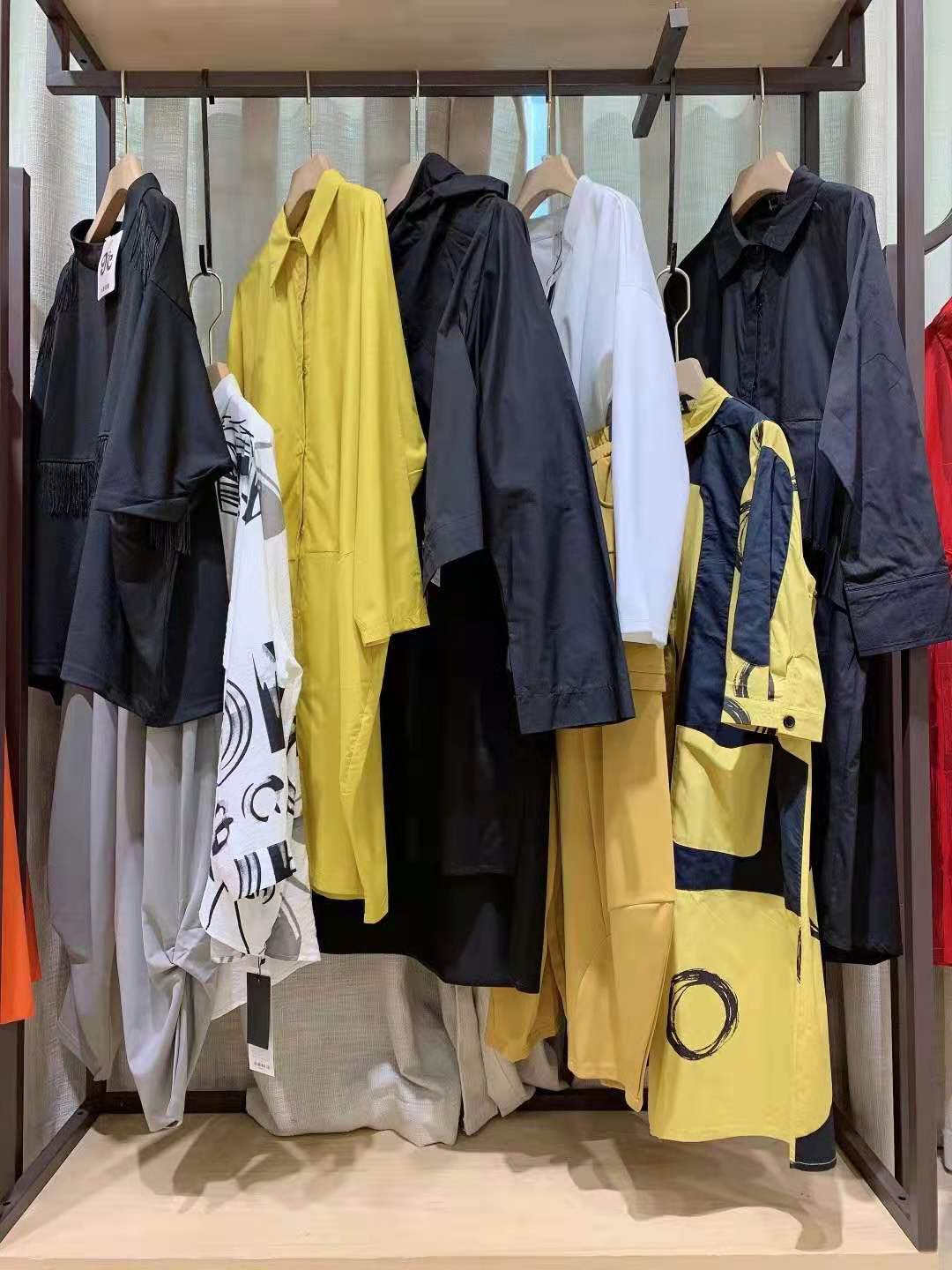 意大利女裝九度花絮2021秋冬女裝折扣庫(kù)存批發(fā)渠道