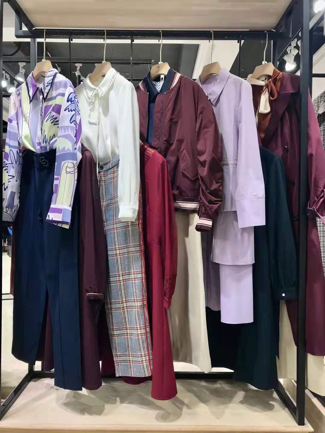 深圳原創(chuàng)設(shè)計(jì)師品牌珞娜2021秋冬女裝尾貨批發(fā)市場