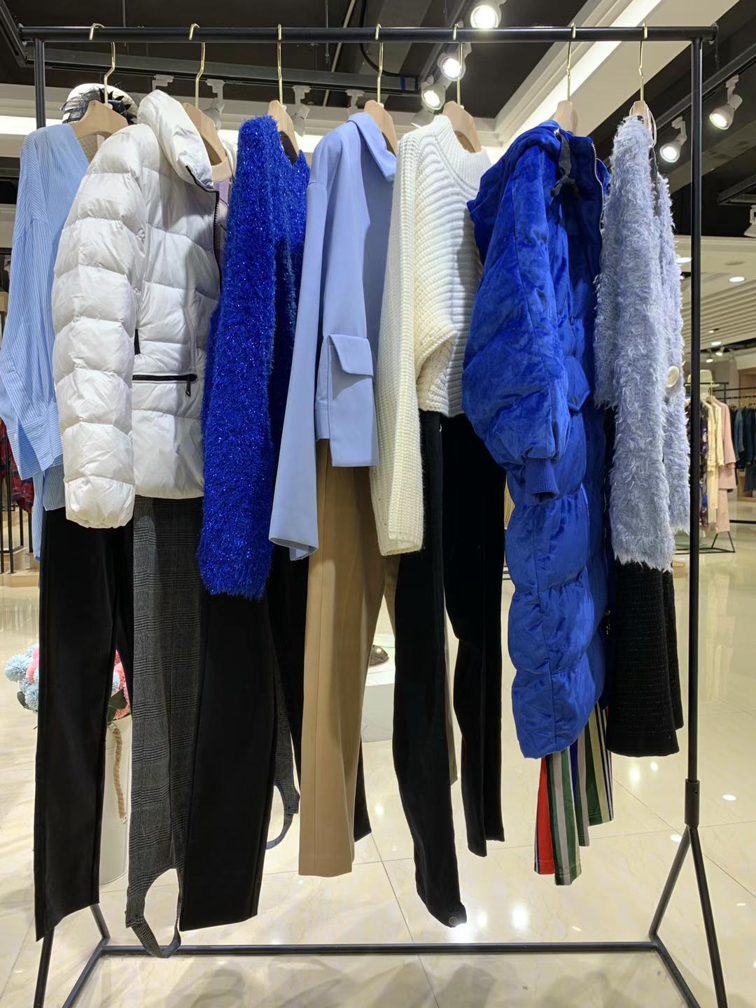 UR2021秋冬專柜撤柜女裝折扣一手貨源批發(fā)網(wǎng)