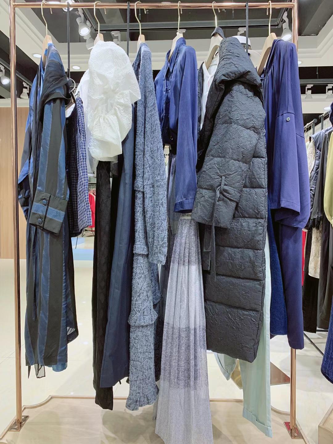 深圳品牌云鳳思儒2021秋冬品牌折扣女裝抖音快手直播一手貨源尾貨批發(fā)