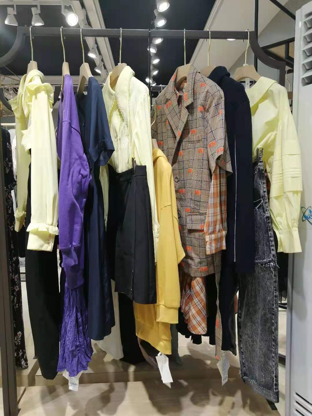 香港高 端品牌藝素國(guó)際2021秋冬女裝  折扣  貨源  尾貨  庫(kù)存  批發(fā)