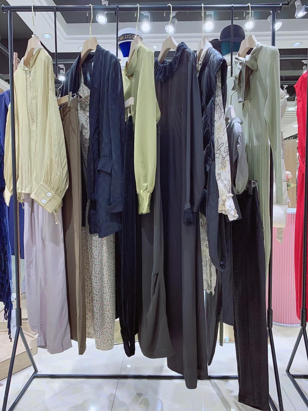 深圳品牌云鳳思儒2021秋冬品牌折扣女裝抖音快手直播一手貨源尾貨批發(fā)