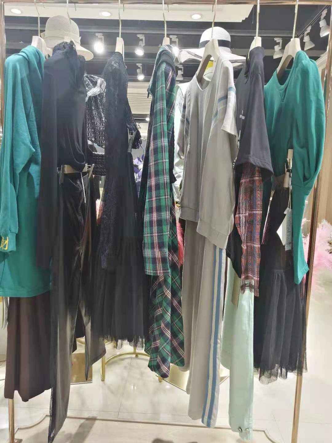 香港高 端品牌藝素國(guó)際2021秋冬女裝  折扣  貨源  尾貨  庫(kù)存  批發(fā)