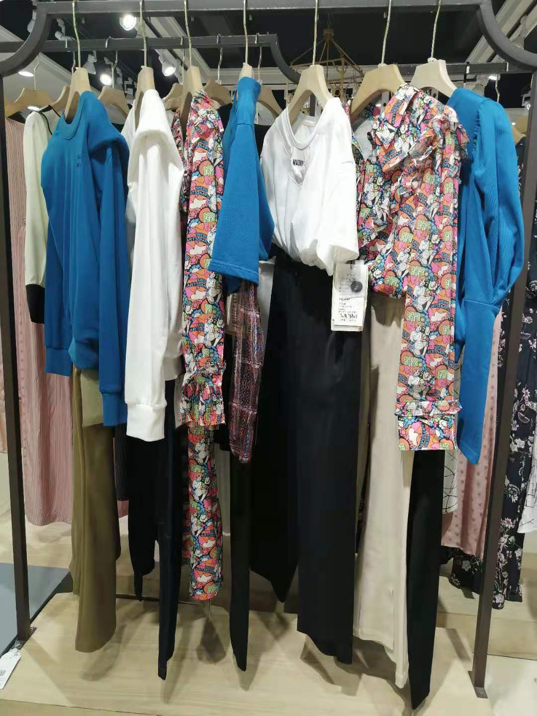 香港高 端品牌藝素國(guó)際2021秋冬女裝  折扣  貨源  尾貨  庫(kù)存  批發(fā)