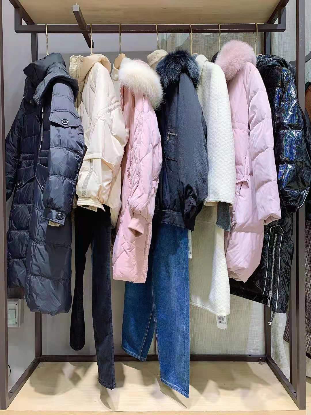 高 端知 名品牌瑪荻斯娃2021秋冬品牌精 品折扣女裝尾貨批發(fā)