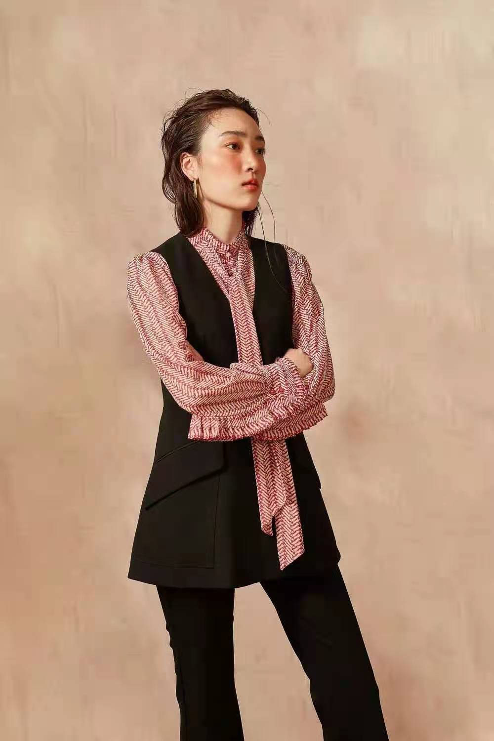 國內大 牌品牌名實2021秋品牌折扣女裝工廠一手貨源