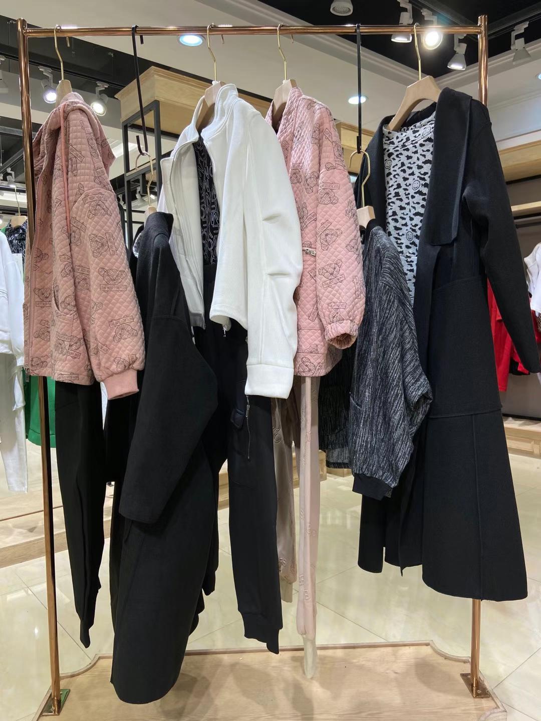 休閑潮牌女裝九度2021冬廣州一 線潮牌女裝撤柜尾貨一折清倉