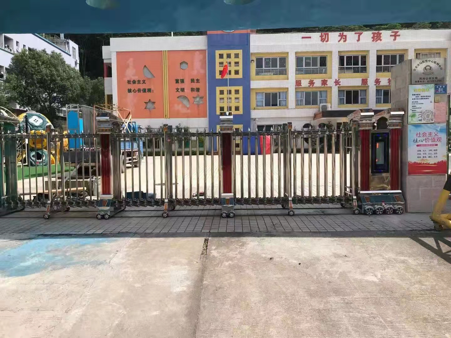 鋁合金分段伸縮門 分段式伸縮門 伸縮門 不銹鋼伸縮門 鋁合金伸縮門