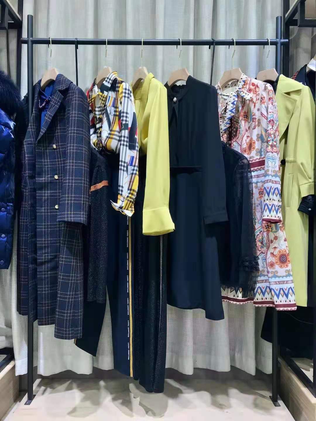深圳原創(chuàng)設計師品牌珞娜2021秋冬女裝尾貨批發(fā)市場