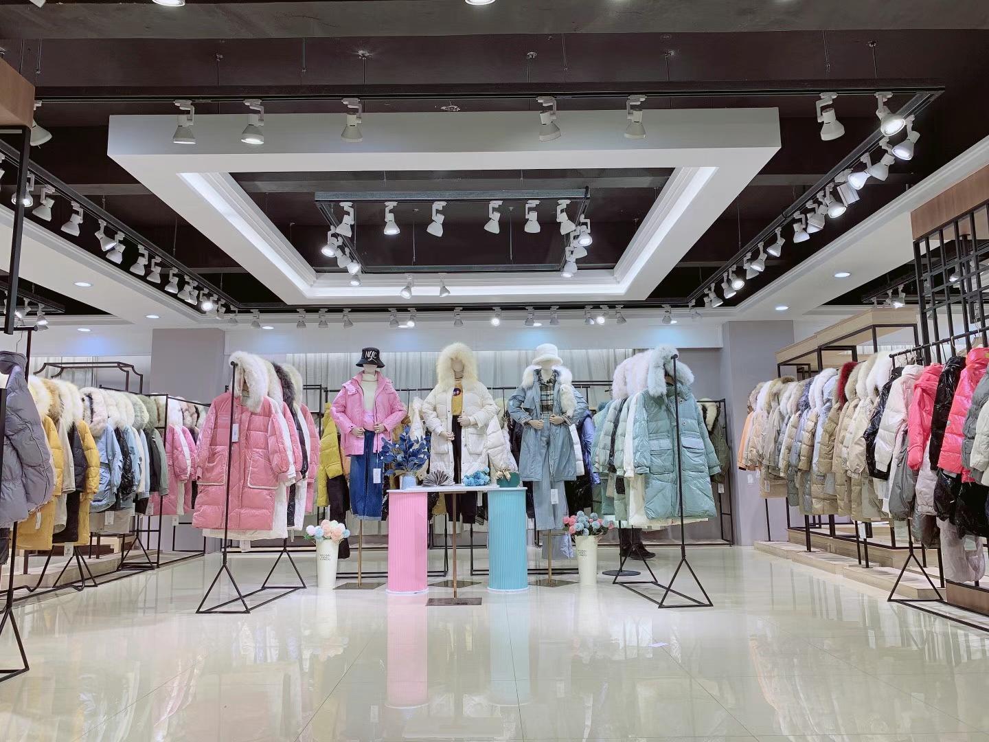 麗想2021冬當(dāng)季新款羽絨服品牌折扣女裝尾貨庫(kù)存走份批發(fā)