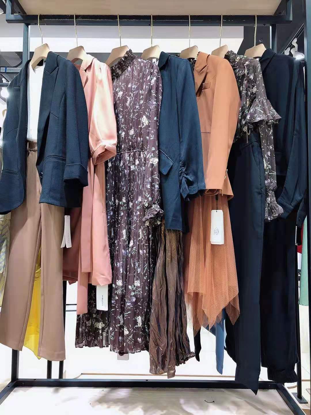 正品專柜下架品牌女裝依薰2021秋女裝折扣店批發(fā)市場