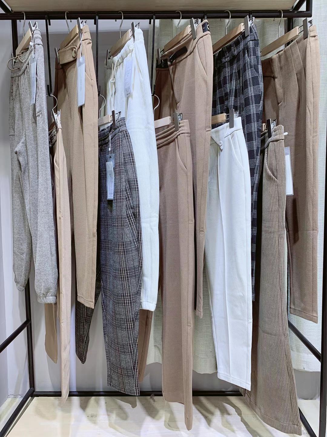 女褲哈衣奴2021年冬季款女裝品牌特價清倉處理 女裝折扣批發(fā)網(wǎng)