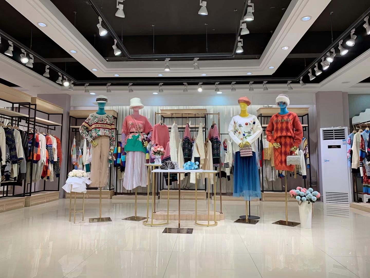 香港品牌艾伊瑪塔2021純冬系列品牌折扣女裝毛衣一手批發(fā)貨源