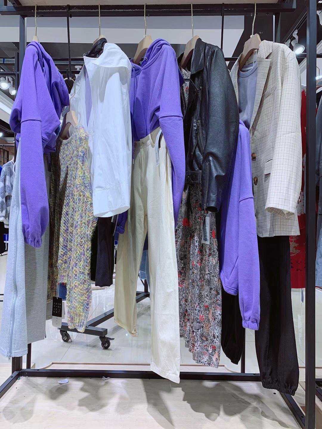 設(shè)計(jì)師品牌凱恩2022春品牌女裝折扣店進(jìn)貨批發(fā)