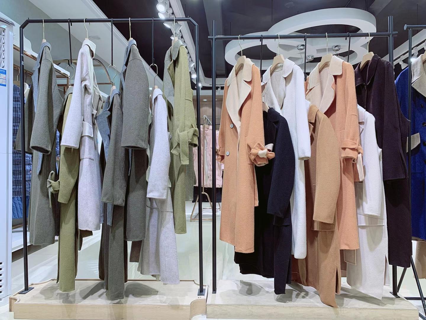 愛瑪詩菲羊絨大衣2021年冬裝品牌折扣女裝尾貨批發(fā)