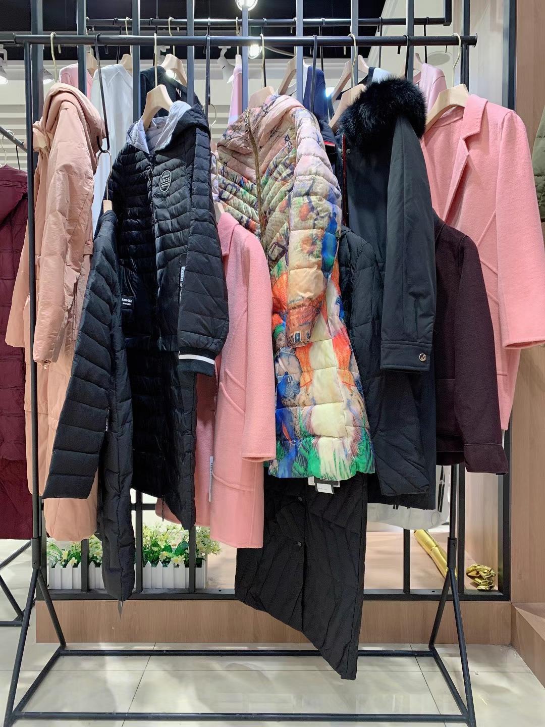 組合羽絨服朗曼笛/帝素2021冬裝廣州尾貨批發(fā)市場一手貨源
