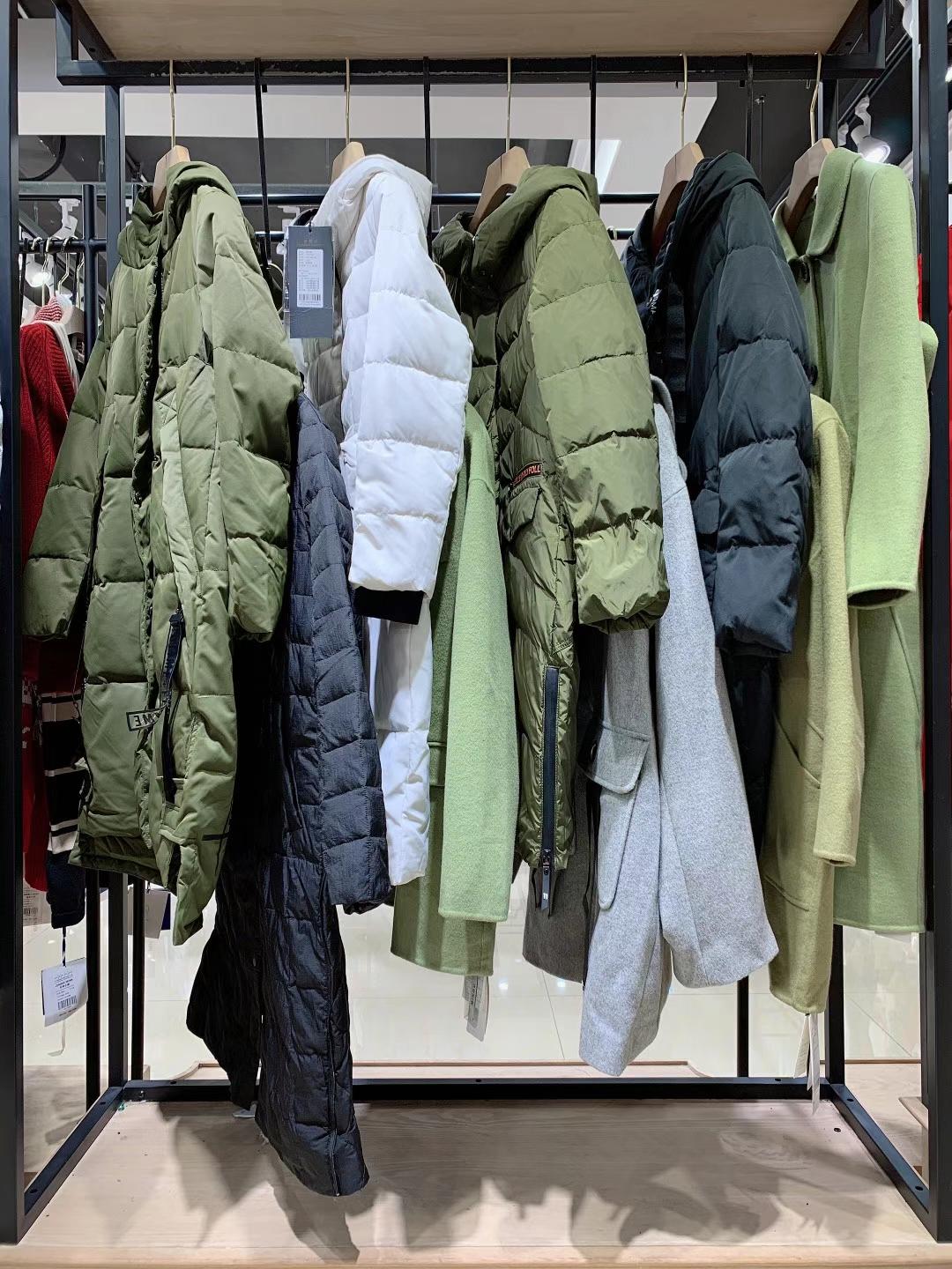 組合羽絨服朗曼笛/帝素2021冬裝廣州尾貨批發(fā)市場一手貨源