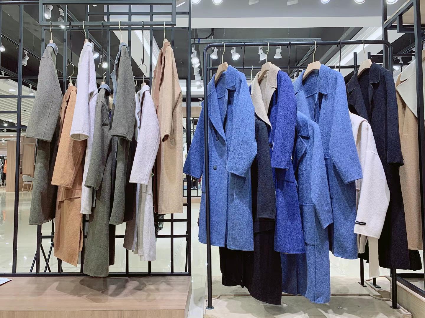 愛瑪詩菲羊絨大衣2021年冬裝品牌折扣女裝尾貨批發(fā)