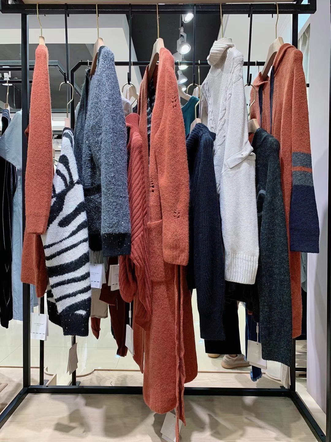 拉曼迪爾毛衣系列2021點(diǎn)國內(nèi)一二線品牌撤柜女裝尾貨一手貨源進(jìn)貨渠道