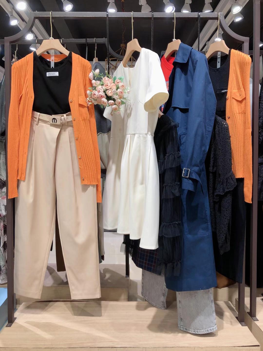艾蜜雪2022春裝品牌折扣輕奢女裝批發(fā) 直播貨源女裝批發(fā)