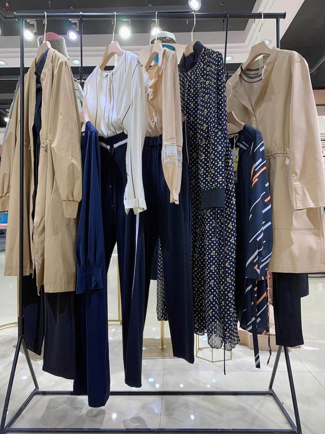 香港大淑女裝品牌莉佳麗2022春裝高 端商場(chǎng)專柜撤柜女裝尾貨批發(fā)