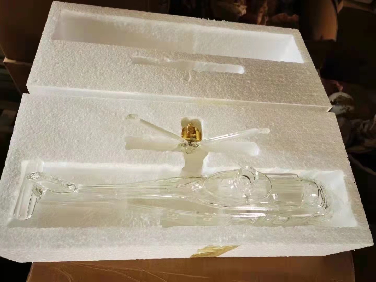 河間供應手工吹制異形創(chuàng)意飛機酒瓶高硼硅玻璃容器750ml
