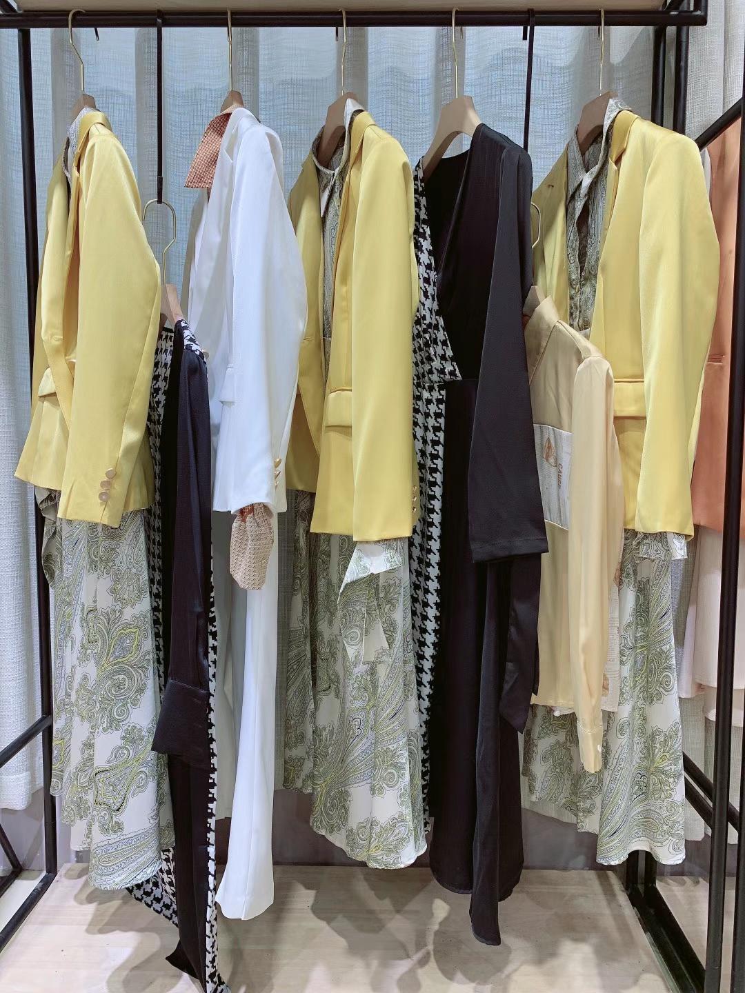 珂瓦妮2021秋高 端輕奢時(shí)尚女裝品牌折扣走份批發(fā) 女裝庫(kù)存批發(fā)