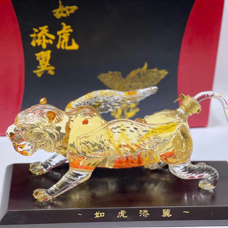河間生產(chǎn)動(dòng)物添翼酒瓶手工藝吹制異形高硼硅玻璃工藝醒酒器1000ml 動(dòng)物添翼酒瓶