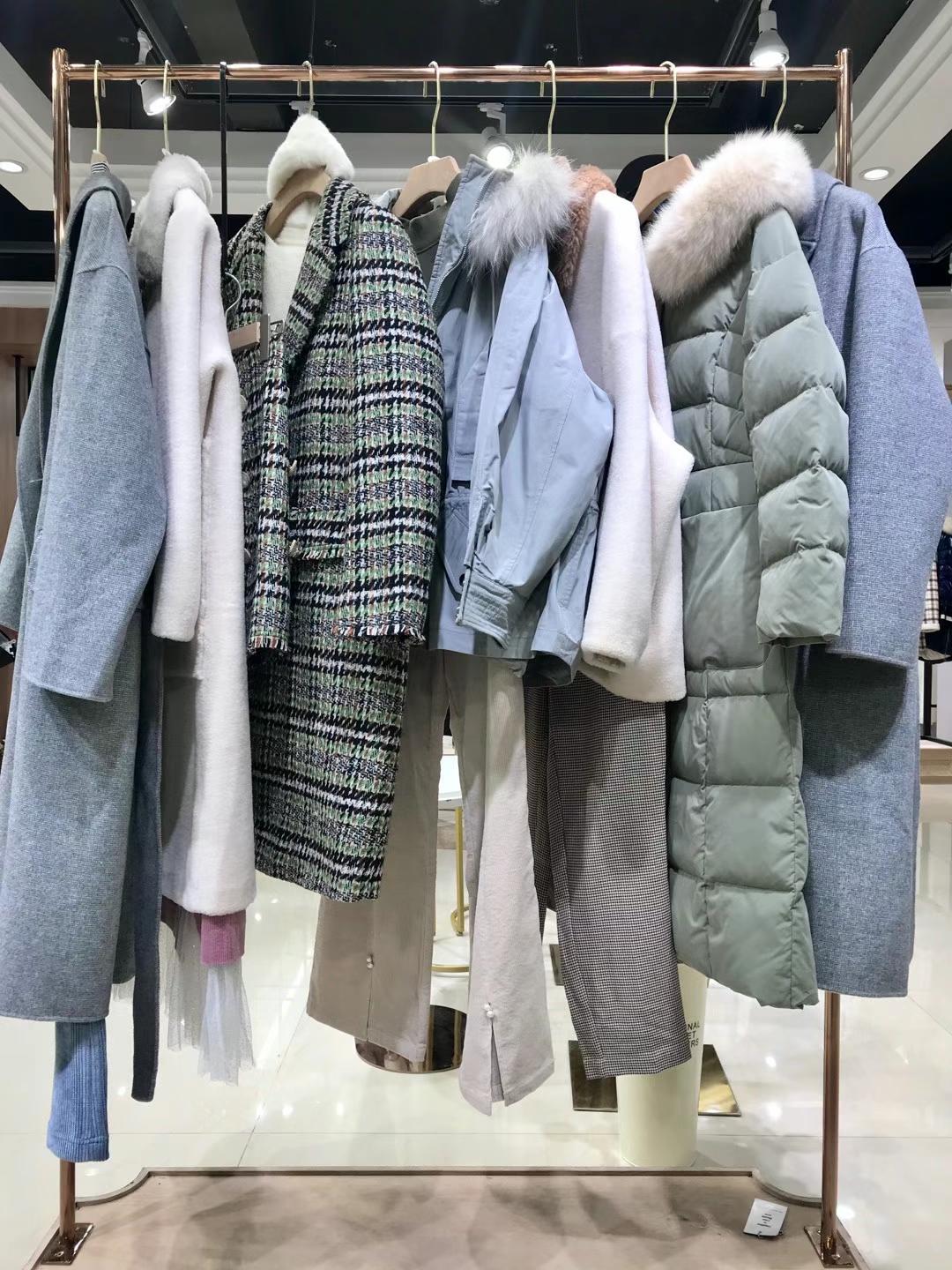 蔓諾蒂2021年冬裝新款女裝品牌折扣店專柜清倉(cāng)貨源