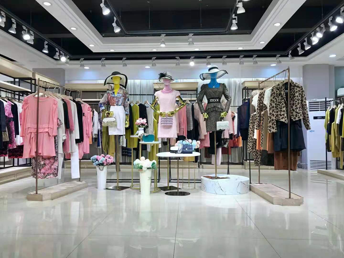 宜姿蘭娜2021秋裝專柜撤柜女裝雜款尾貨一手服裝貨源批發(fā)