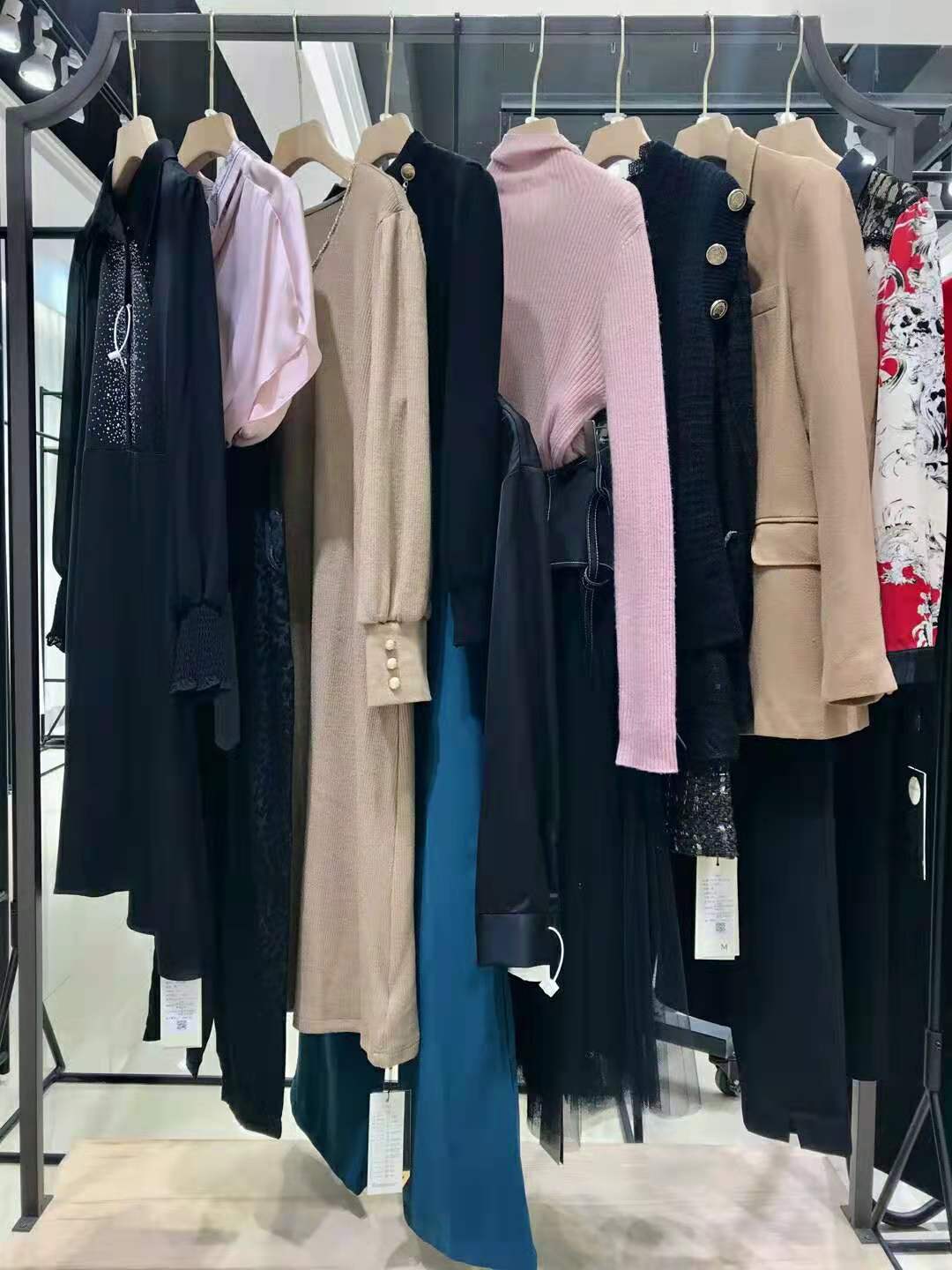 范.輕奢2021秋冬高 端專柜品牌折扣女裝商品走份批發(fā)價(jià)格
