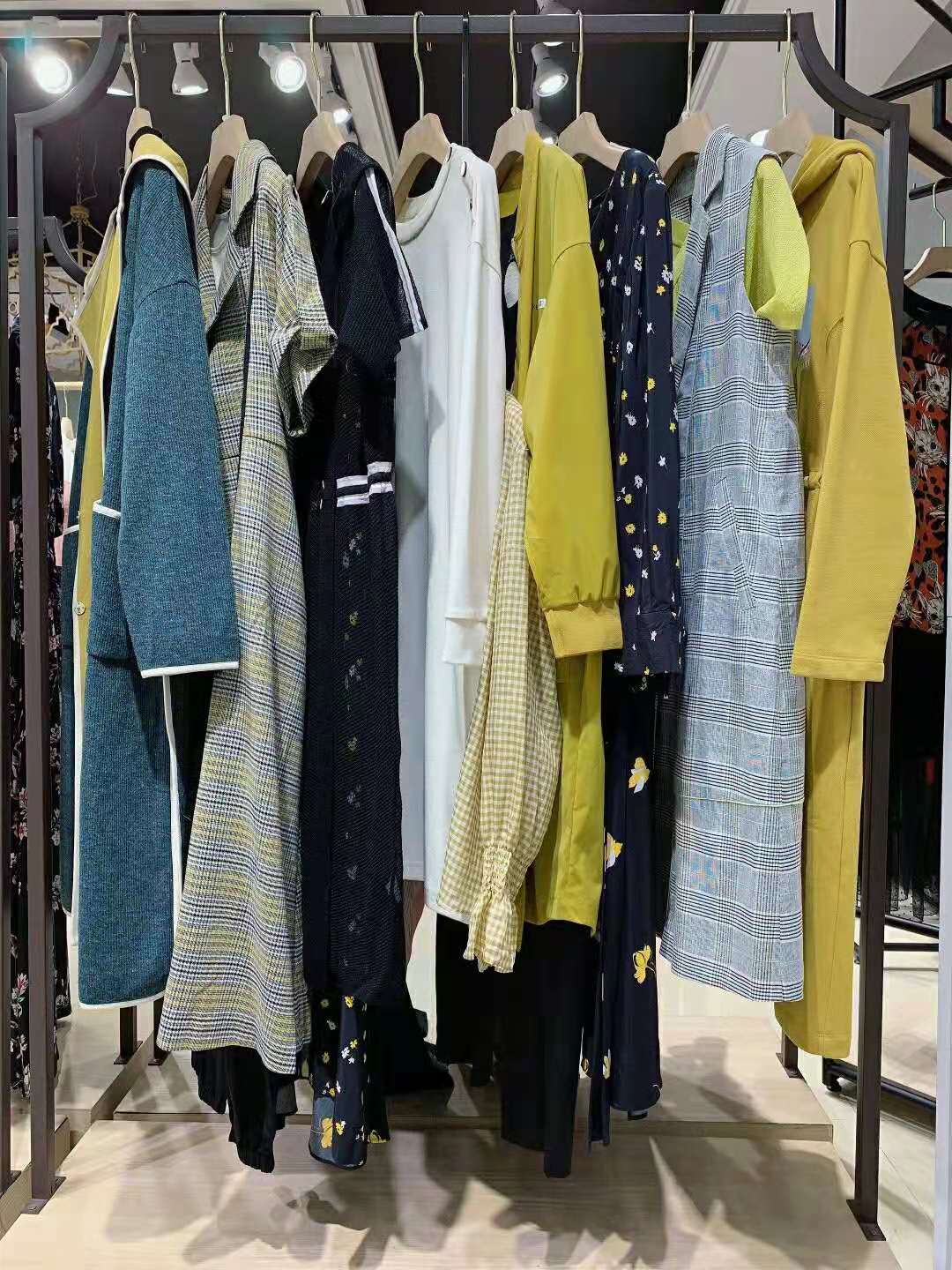 瑪塞莉2021年四季款深圳品牌女裝撤柜下架尾貨直播貨源批發(fā)供應(yīng)鏈