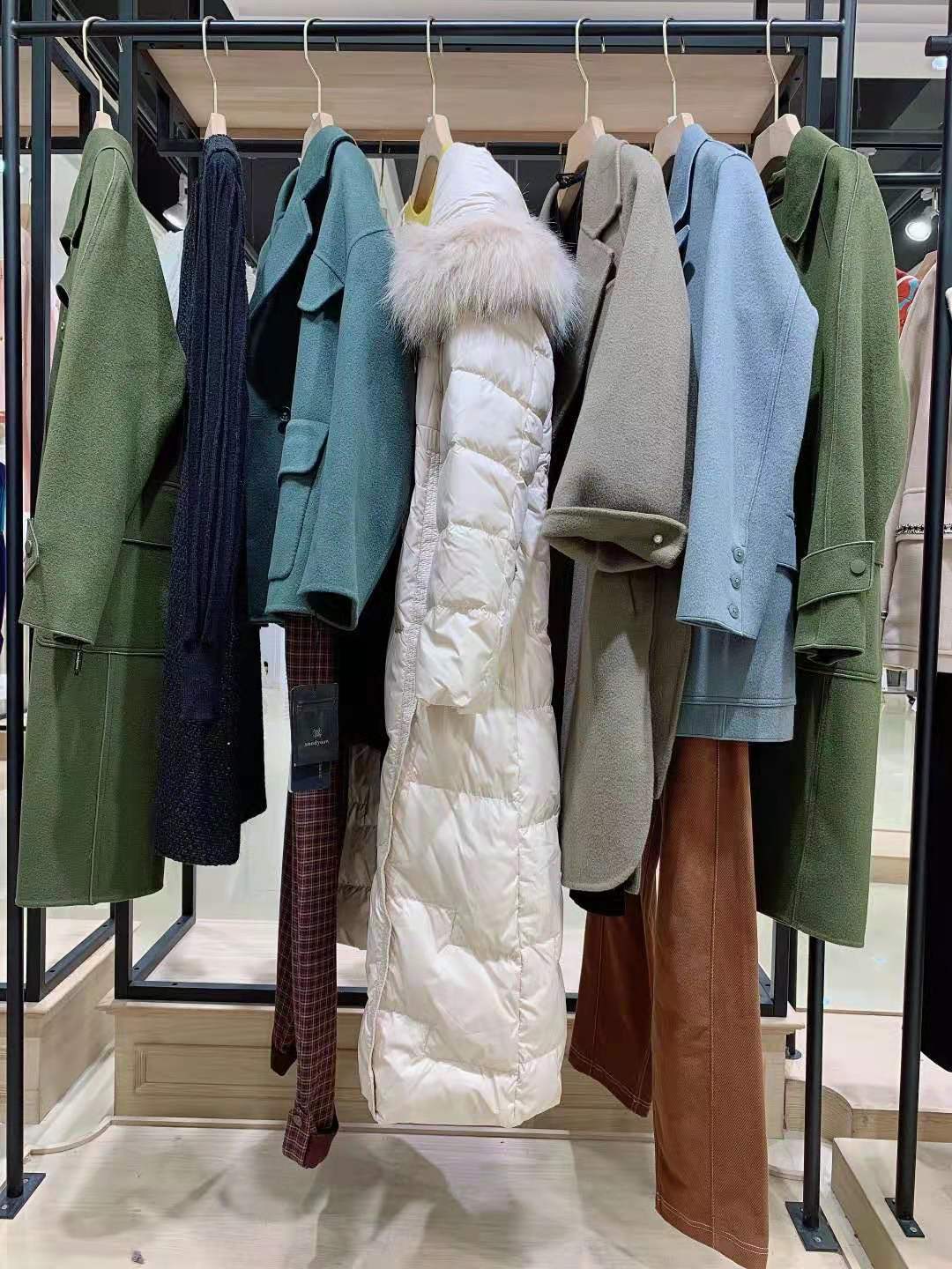 高端時尚品牌歐絲蒂雅文秋冬直播女裝折扣尾貨供應(yīng)商