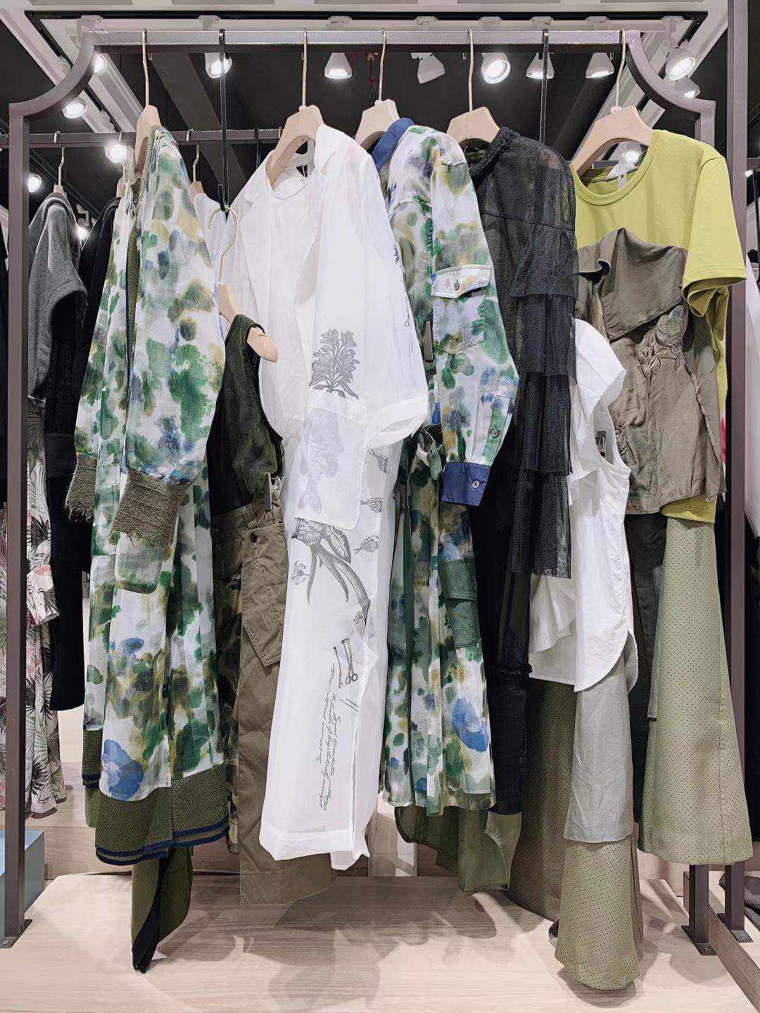 香港知 名品牌伊迪索2022春夏品牌折扣實(shí)體店女裝尾貨批發(fā)貨源在哪里