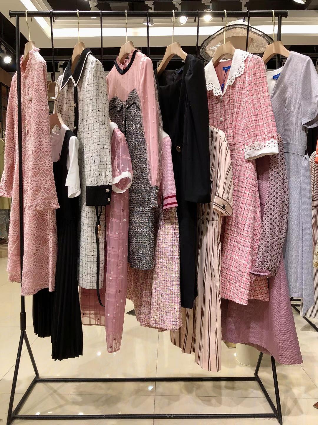 深圳品牌恩裳2022春裝品牌女裝折扣批發(fā)高 檔專(zhuān)柜店介紹