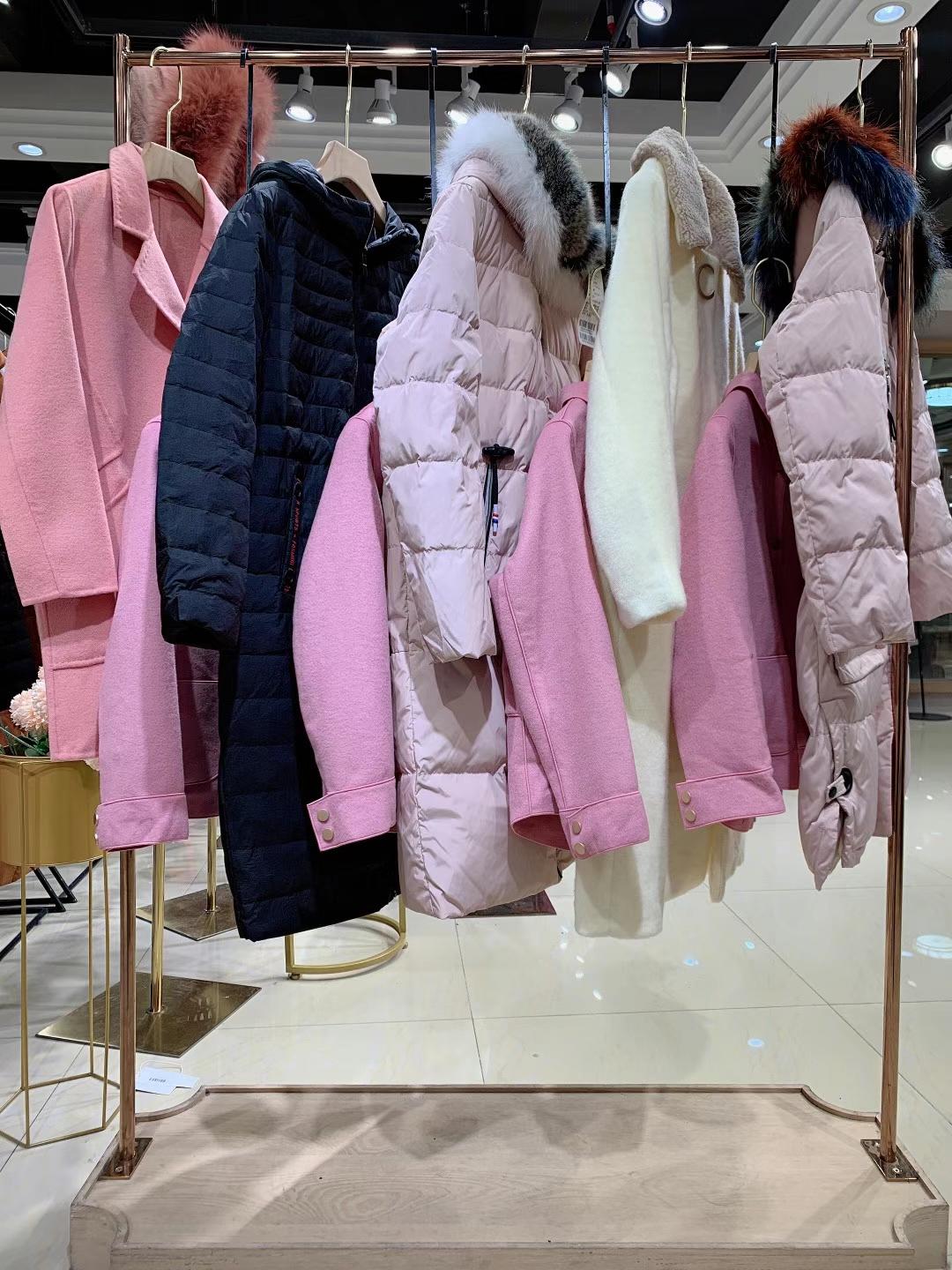 品牌組合羽絨服朗曼笛/帝素2021冬品牌折扣女裝批發(fā)一手貨源