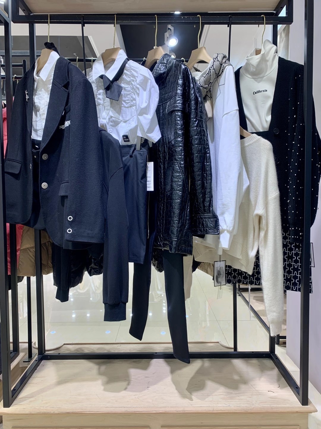 品牌馬克華菲2022春折扣女裝直播尾貨庫存一手貨源批發(fā)