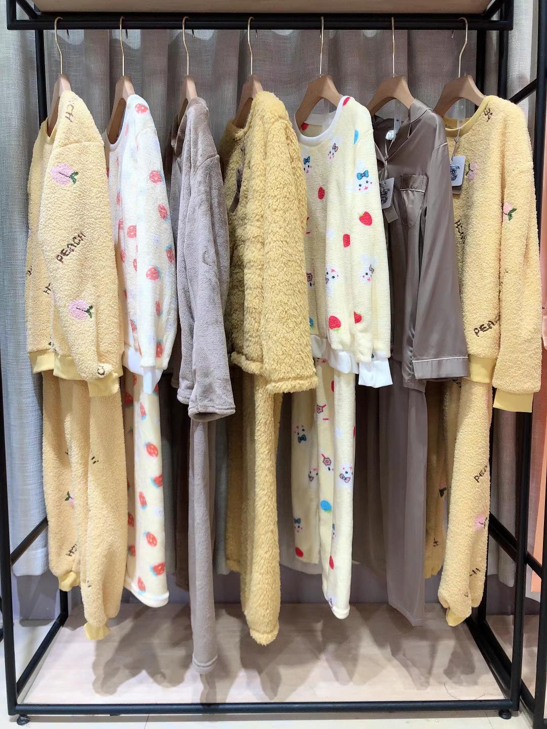 羅佧秀羊羔加厚款系列家居服2021秋冬新款品牌折扣女裝走份批發(fā)女裝實體店拿貨渠道