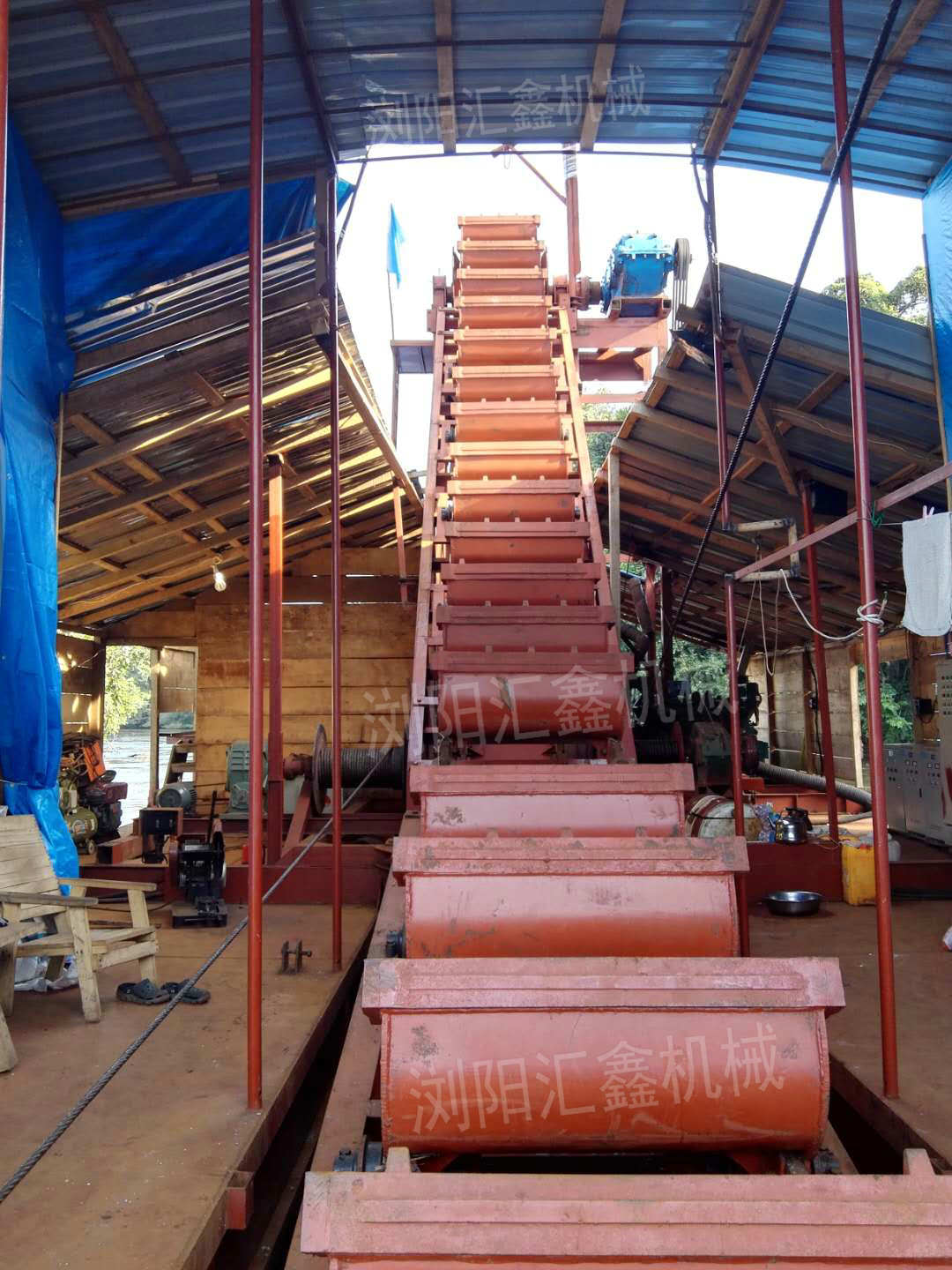 湖南瀏陽匯鑫工貿(mào)鉆石開采設(shè)備廠家：旱地選金設(shè)備、鉆石開采船、砂金設(shè)備、淘金設(shè)備供應(yīng)商