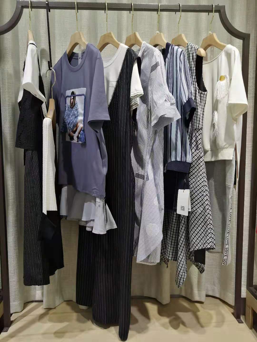 大 牌品牌瑪絲圖夏國內(nèi)知 名品牌折扣女裝尾貨批發(fā)商