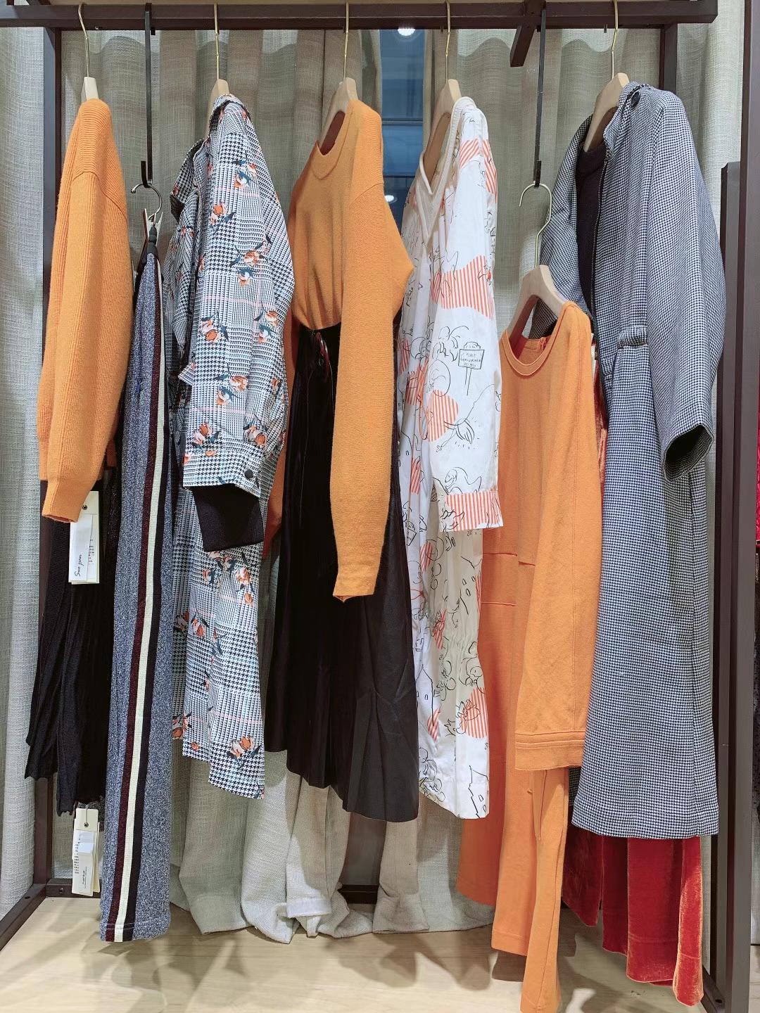 時尚品牌梵凱2021秋冬廣州品牌女裝批發(fā)生產(chǎn)廠家貨源