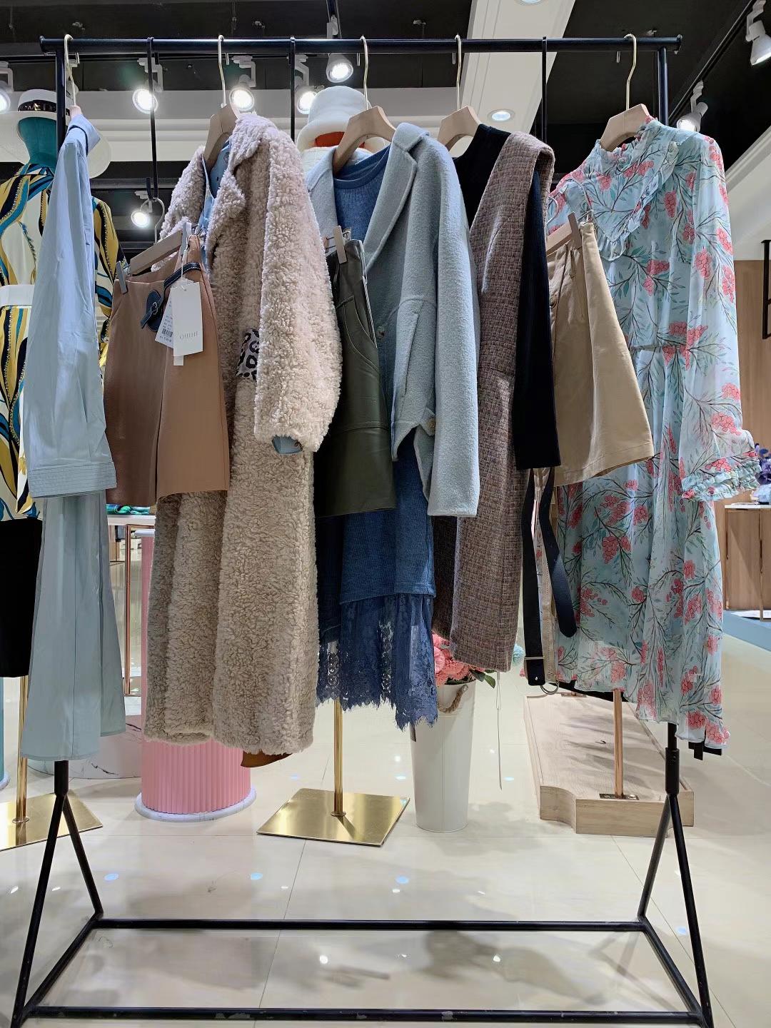大 牌女裝歐炫爾2021冬快手抖音直播間品牌女裝折扣拿貨渠道