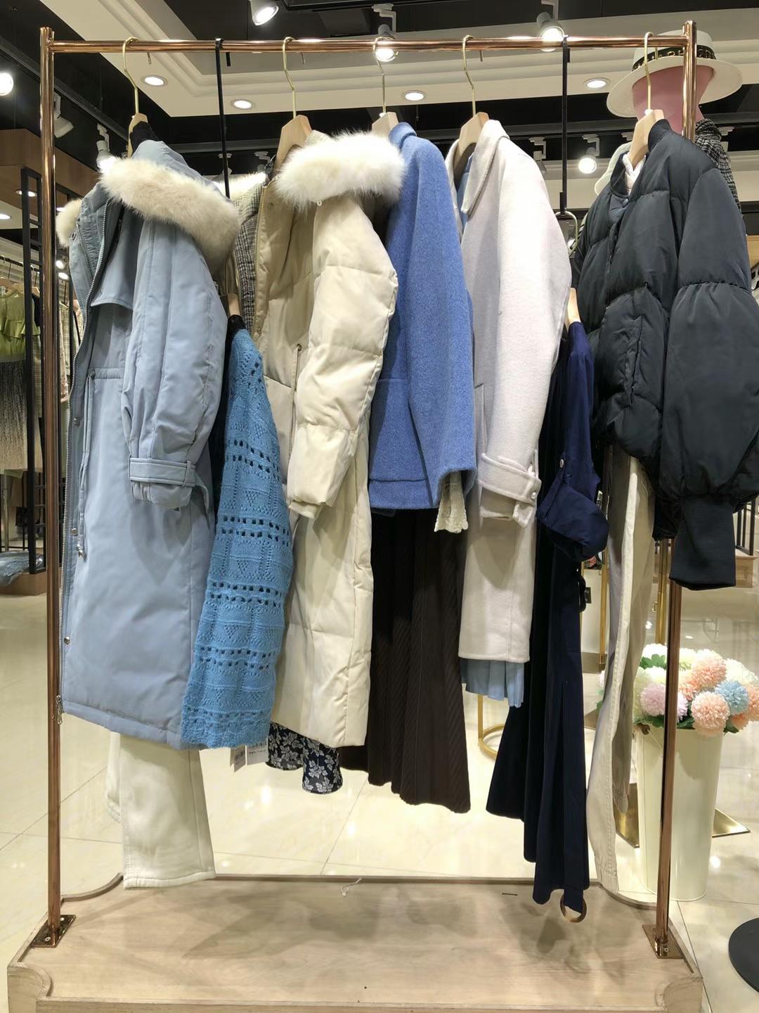 紛漫2021秋冬杭州知 名品牌折扣女裝專柜撤柜貨源批發(fā)淘寶直播貨源供應(yīng)商