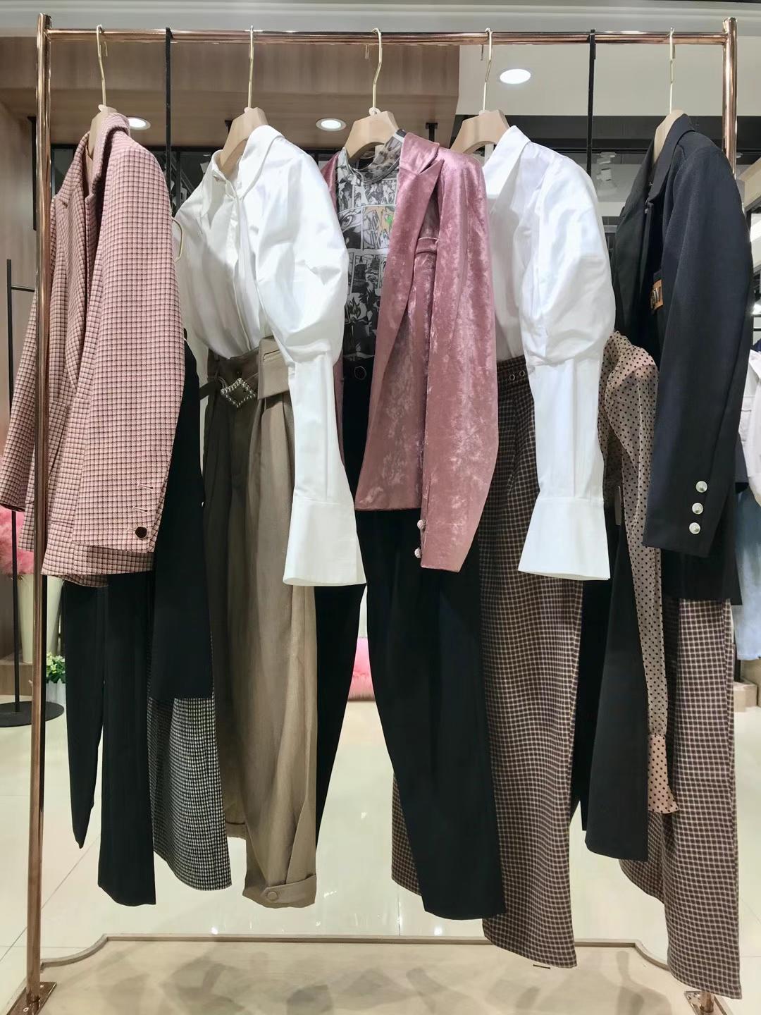 實體直播必備品牌迪卡軒2021秋品牌女裝折扣一手貨源進貨渠道